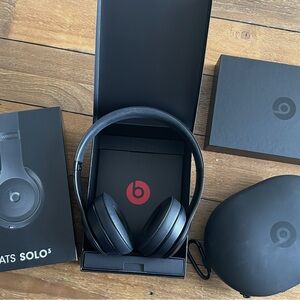Beats Solo3 Wireless headphones